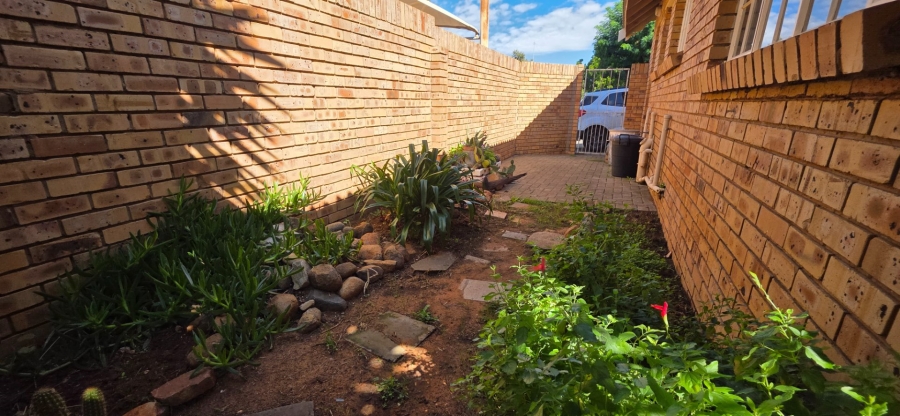 2 Bedroom Property for Sale in Heuwelsig Free State